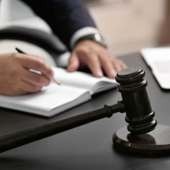 Advogado para defesa em sindicância e processo ético no CRM e no CRO